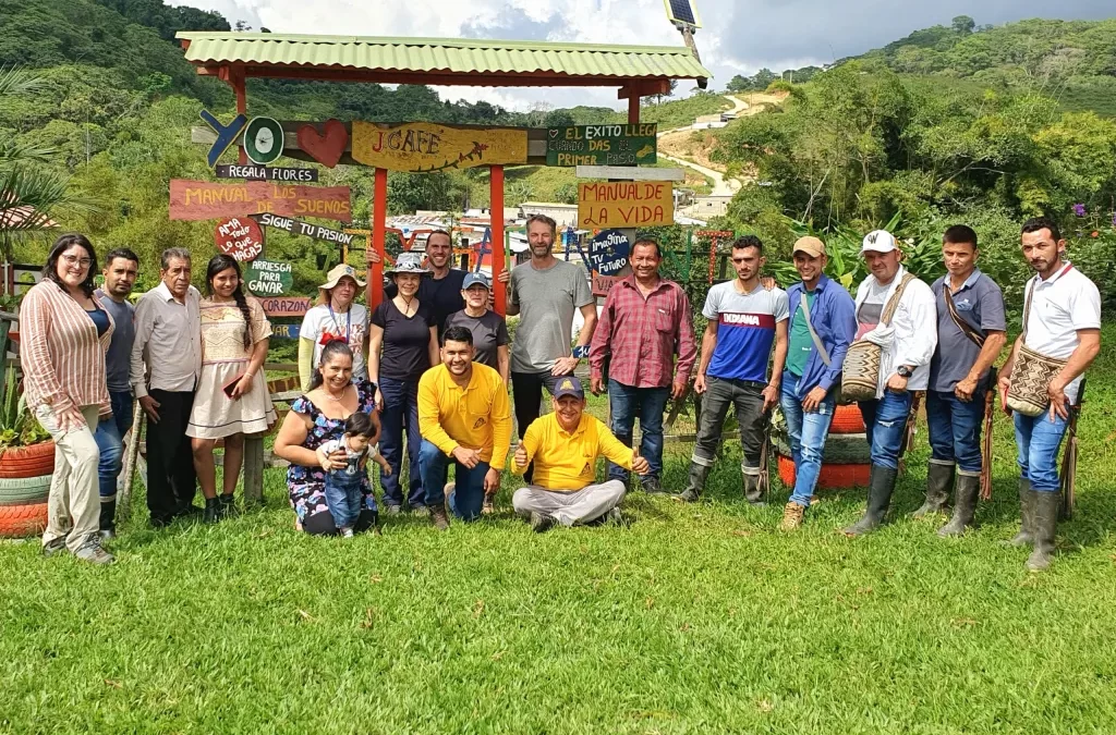 Apoyo a la biodiversidad y la eficiencia hídrica en el sector cafetalero de Colombia en medio de los temas de la COP16